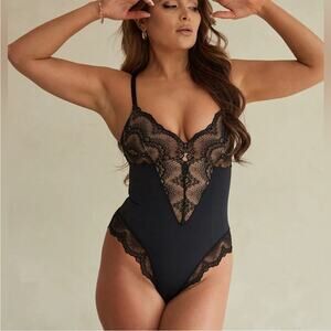 NWT PINSY Sculpting Lace Shapewear Bodysuit Size 1X